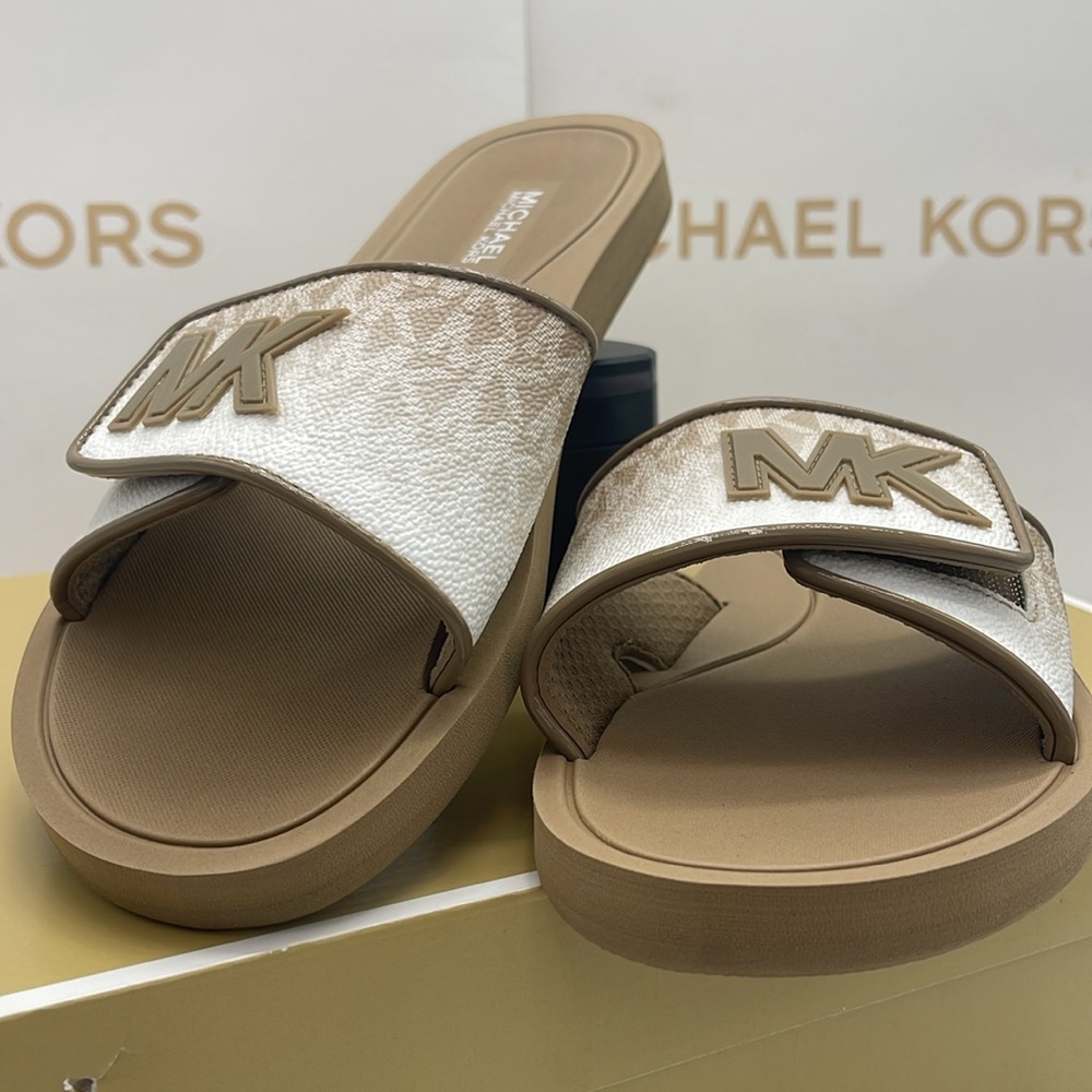 Michael Kors Slide Logo Sandals Palmer Ombré Signature
Husk
NWT - Picture 8 of 16